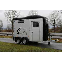 Remorca destinata transportului de cabaline 320x167x235 cm 1775 kg, in 2 axe blyss - remorca destinata transportului de cabaline 2000 kg  in 2 axe cu sarcina utila de 1070 kg
 si dimensiuni utile de 340x174x230cm